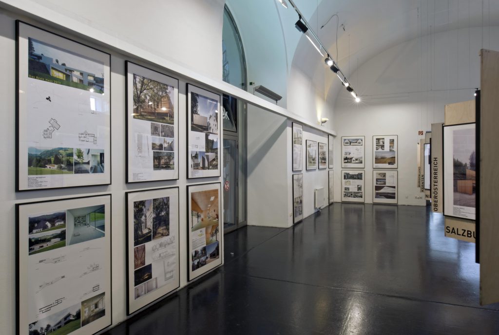 Galerie mit diversen Ausstellungsmodulen