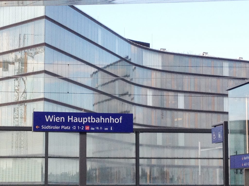 Bürogebäude mit Glasfassade