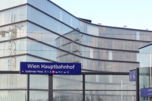 Bürogebäude mit Glasfassade