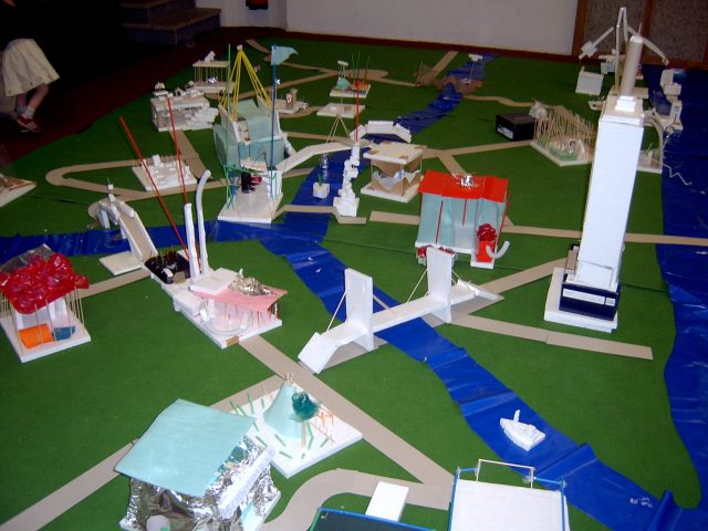 Stadt aus selbstgebauten Gebäudemodellen
