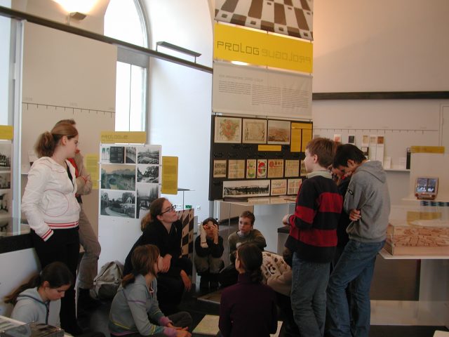 Group of school students in the permanent exhibition “a_schau”