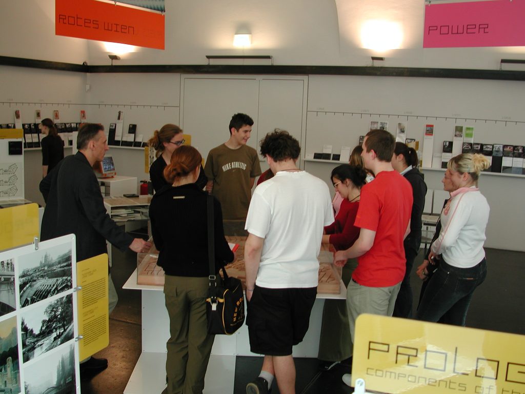 Schüler*innengruppe bei einem Workshop in der a_schau