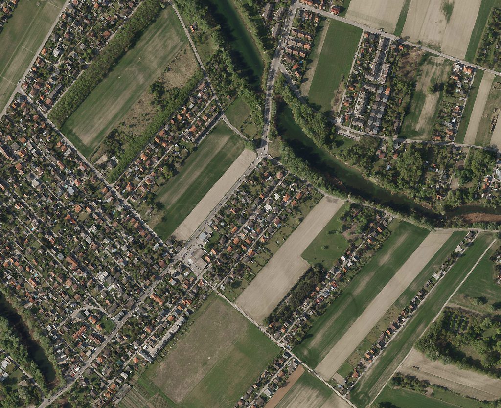 aerial photograph of a suburbian settlement in Vienna