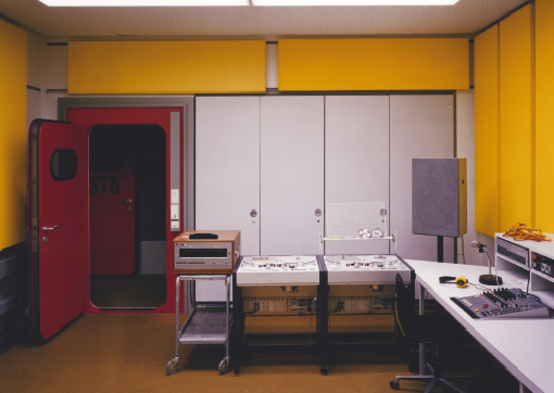 Gebhard Sengmüller vergessen (c) Erasure Coils 1998Gustav Peichl: Austrian Broadcasting Company, Studio Tyrol, Innsbruck