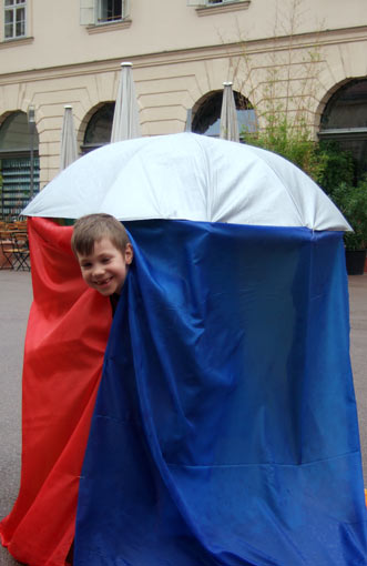 Leon happily seeking for shelter in the rain in his Rainbow-Tent