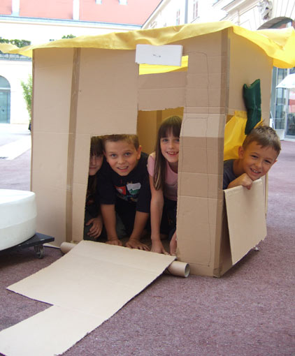 Simon, Alexandra, Cornelia and Marko moving in!