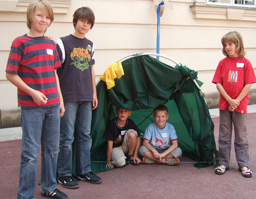 Nicolas, Lukas, Osakr, Moritz and Paul discovered a second appliacation of their house!