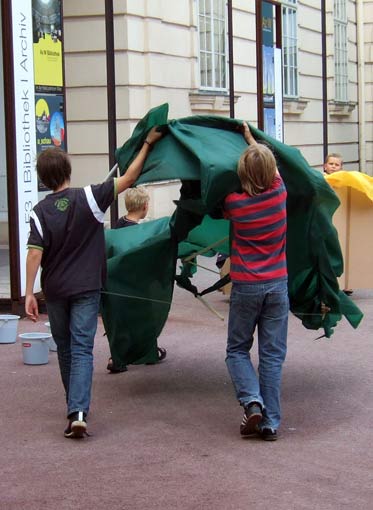 Off it goes - the 'Kaputt-House'