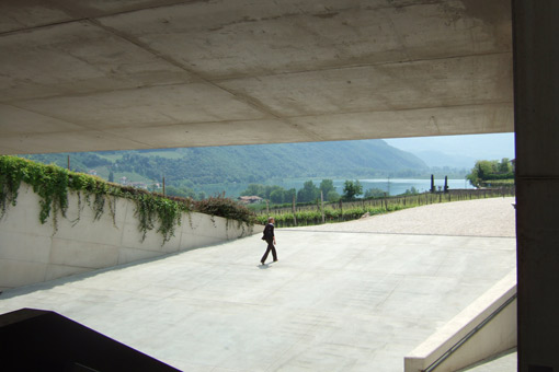 Zugang zum Weingut Manincor