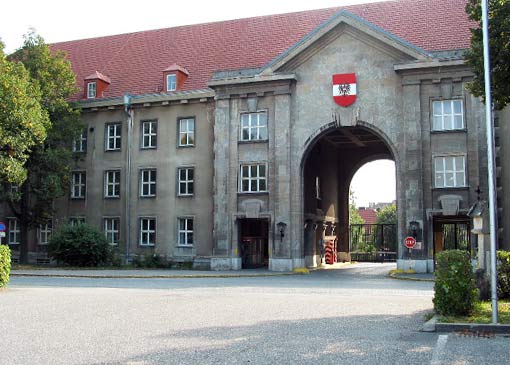 Maria Theresia Casern, Vienna Hietzing: 1938 / Main Entrance