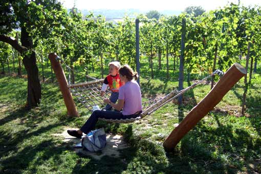 Kinderspielbereich im Wein-Kunst-Garten