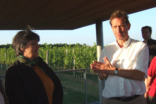 Maria Auböck, Willy Bründlmayer auf der unteren Ebene der Weingartenlaube