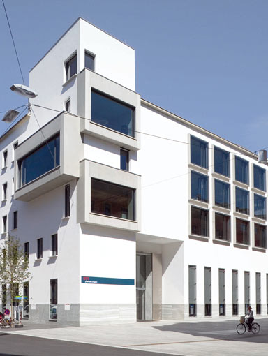 BTV- Stadtforum Innsbruck. Bauherr: Bank für Tirol und Vorarlberg AG. Architekt: Mag. arch. Heinz Tesar, Wien