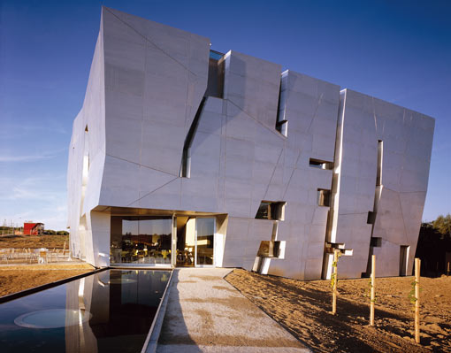 Loisium & Loisium Hotel, Langenlois. Bauherr: Loisium Hotel GmbH & Co KG, Raiffeisen Holding NÖ-Wien, Weinbau Steininger, Annemarie Haimerl. Architekten: Steven Holl Architects mit architekten: sam / ott-reinisch