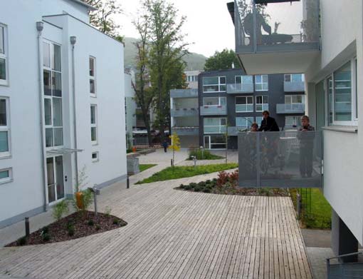 Freiraumgestaltung der Wohnhausanlage "Hoffmann geht spazieren": Kunstprojekt von BOA (büro für offensive aleatorik)