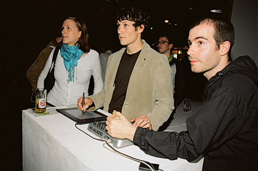 Visitors at the Sketchboard, Producing Visuals (Strukt Visualnetwork)