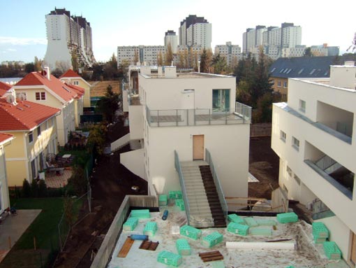 View from unit 6 towards unit 4 (center) and unit 5 (righthand) and 'Alt-Erlaa' in the background