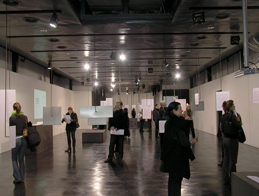 Die Ausstellung "Architektur in Wörtern", kuratiert von Gabriele Kaiser und Kurt Zweifel. Gestaltung: riccione architekten