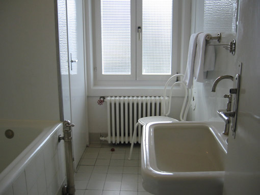Badezimmer im Alpenhof Kreuzberg (ehem. Landhaus Khuner), Payerbach: Adolf Loos, 1929