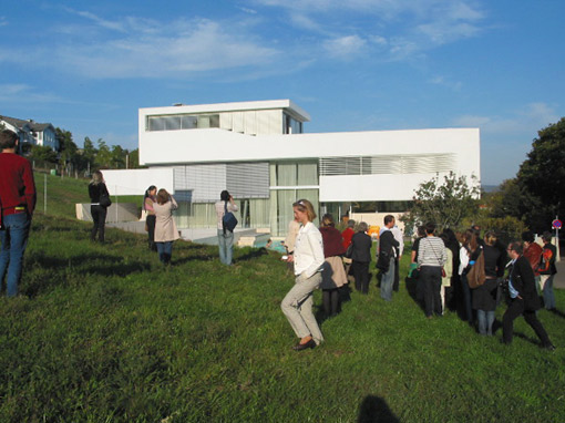 sonntags 194 TeilnehmerInnen vor der Villa Klosterneuburg (project A.01 architects)