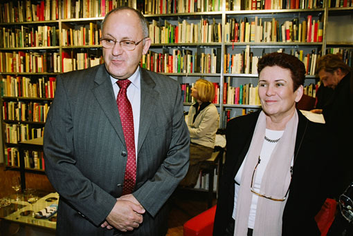 Dan Ashbel, Botschafter von Israel und Nitza Szmuk, Kuratorin der Ausstellung