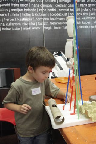 Impressions from the workshop "How do animals live" at the Az W