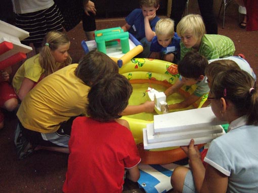 Impressions from the workshop "Floating houses" at the Az W