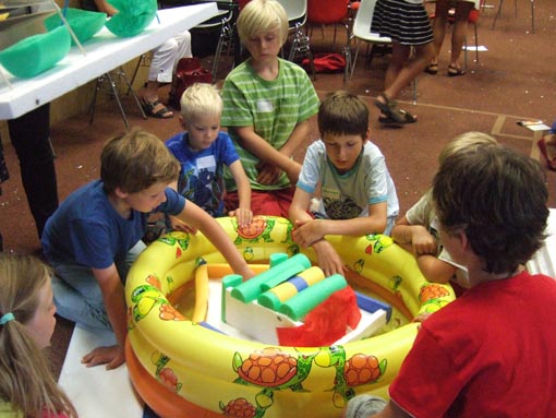 Impressions from the workshop "Floating houses" at the Az W