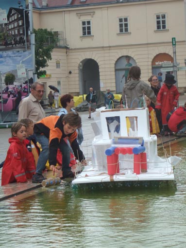 Impressions from the workshop "Floating houses" at the Az W