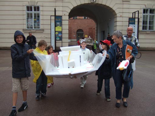 Impressions from the workshop "Floating houses" at the Az W