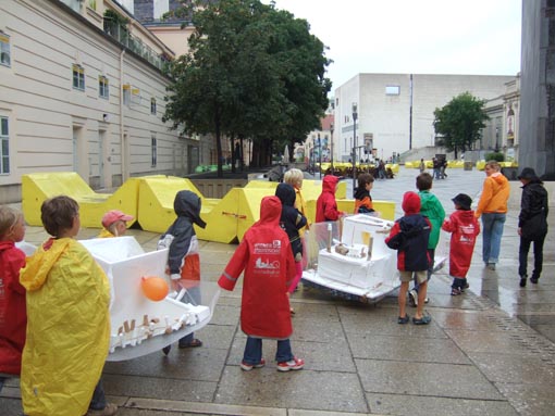 Impressions from the workshop "Floating houses" at the Az W