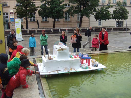 Impressions from the workshop "Floating houses" at the Az W