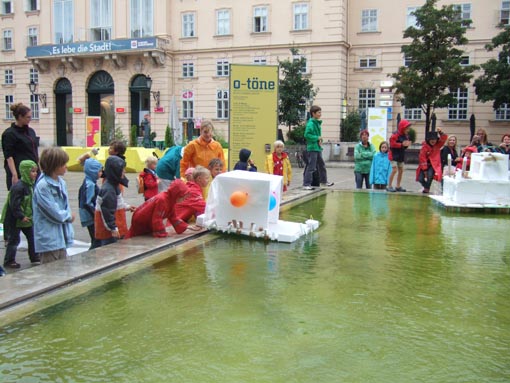 Impressions from the workshop "Floating houses" at the Az W
