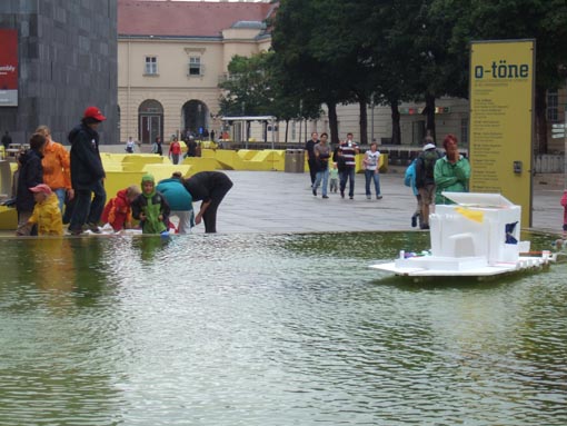 Impressions from the workshop "Floating houses" at the Az W