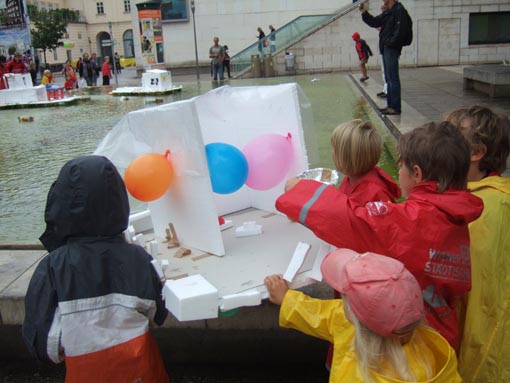 Impressions from the workshop "Floating houses" at the Az W