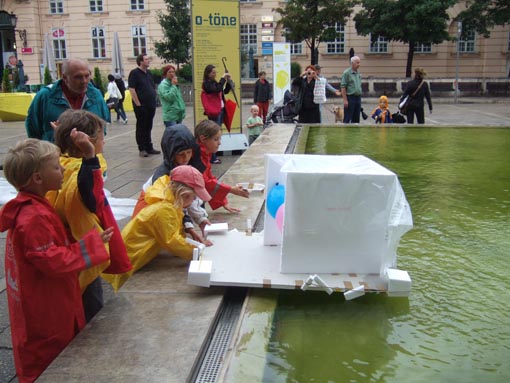 Impressions from the workshop "Floating houses" at the Az W