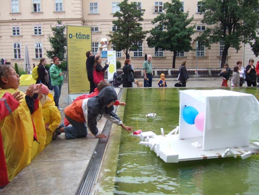 Impressions from the workshop "Floating houses" at the Az W