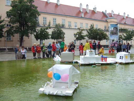 Impressions from the workshop "Floating houses" at the Az W