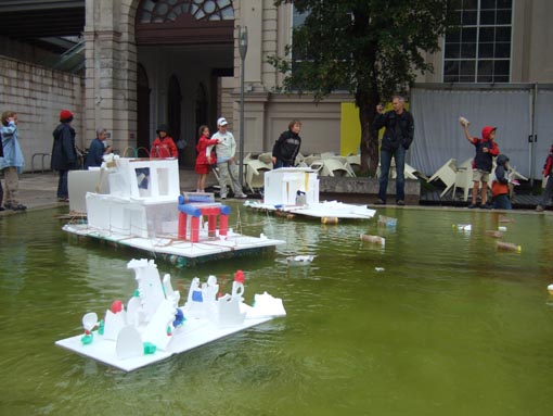 Impressions from the workshop "Floating houses" at the Az W