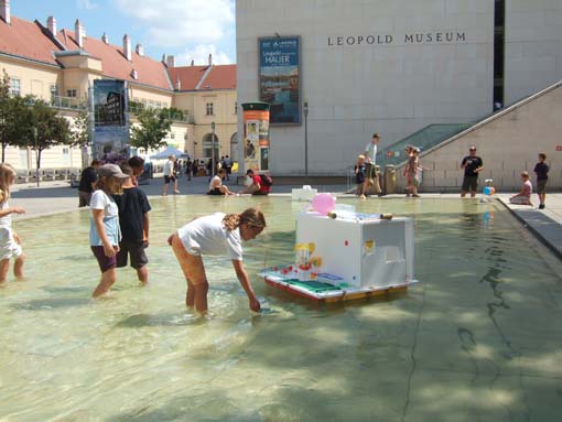 Impressions from the workshop "Floating houses" at the Az W