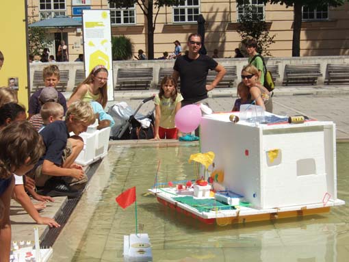 Impressions from the workshop "Floating houses" at the Az W
