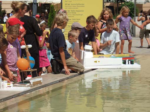 Impressions from the workshop "Floating houses" at the Az W