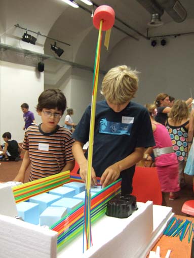 Impressions from the workshop "Floating houses" at the Az W