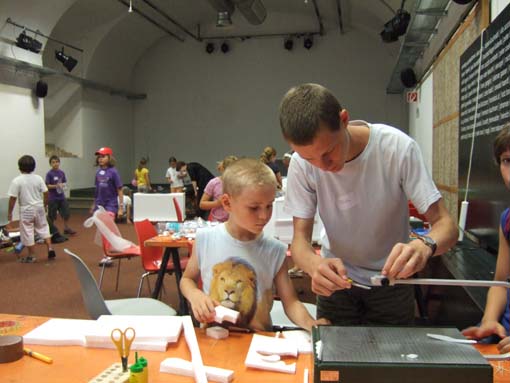 Impressions from the workshop "Floating houses" at the Az W