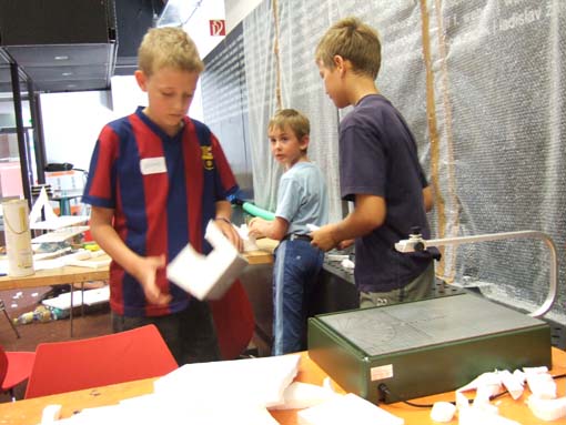 Impressions from the workshop "Floating houses" at the Az W