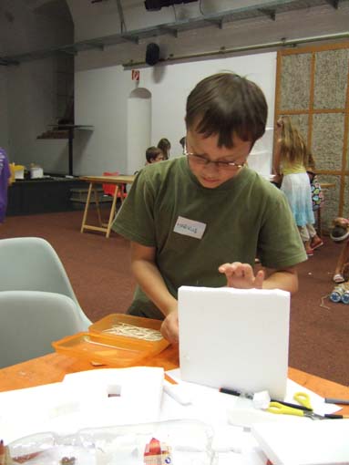 Impressions from the workshop "Floating houses" at the Az W