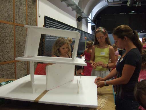 Impressions from the workshop "Floating houses" at the Az W