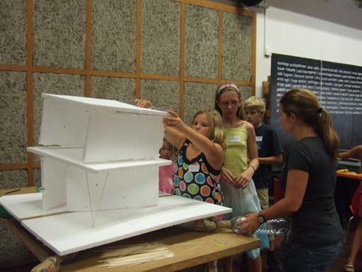 Impressions from the workshop "Floating houses" at the Az W