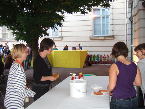 Fotos vom Eröffnungsabend der Ausstellung "Deadline today"