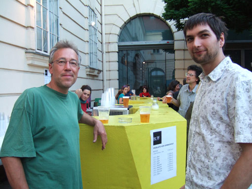 Fotos vom Eröffnungsabend der Ausstellung "Deadline today"